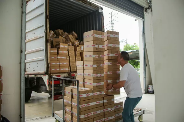 5000PCS modulära motorcykelhjälmar helt packade och skickade för att förbereda lagerförberedelser för utomeuropeiska grossister